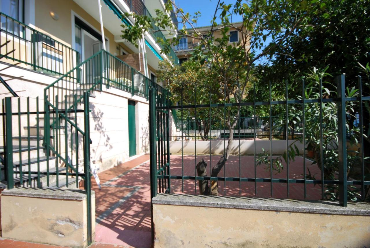 Appartamenti Con Giardino E Posto Auto Per Famiglie Finale Ligure Exteriér fotografie